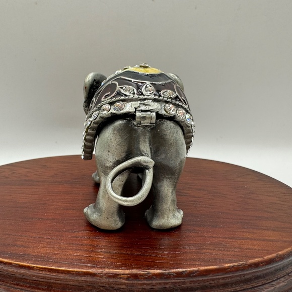 Elephant enamelled pewter trinket box. Austrian crystal w/ magnetic closure. - Picture 4 of 9